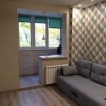Balcón combinado con la habitación.