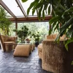 Interior con muebles originales.