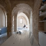 Arco en el interior de la sala.