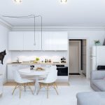 Muebles brillantes en el apartamento