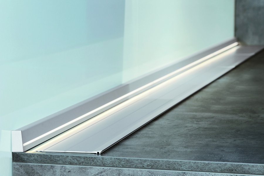 Kutna ploča na radnoj površini