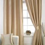 Características de cortinas en ojales