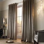 Bombillas sobre un sillón