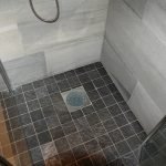 Cabaña con paredes de vidrio.