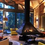 Isla chimenea en la sala de estar