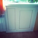 Radiador debajo de la ventana