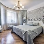 Dormitorio con ventanal