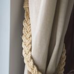 Cortinas de luz en la habitación
