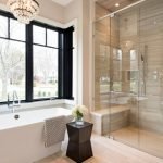 Baño junto a la ventana