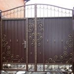 Mansión de ladrillo en la parcela