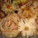 Panel de hojas de maíz y flores de otoño.