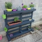La idea de un estante para flores.