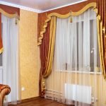 Cortinas en una gran sala de estar.
