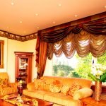 Sala de estar con cortinas