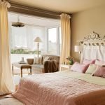 Dormitorio con balcon