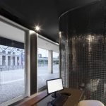 Escritorio junto a la ventana