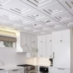 Muebles blancos en la cocina.