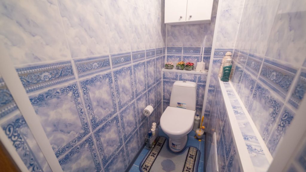 Toaletný povrch