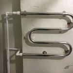 Toallero calefactado en el baño