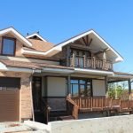Casa con buhardilla