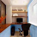 Paredes azules en el balcón
