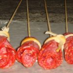 Luego hacemos rosas de salchicha