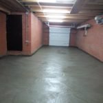 Estante sobre la ventana