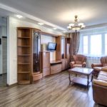 Muebles de cuero en la sala de estar