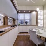 Imágenes sobre la mesa del comedor