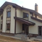 Casa de techo de varios niveles