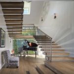 Piano junto a la ventana
