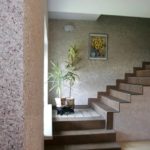Pintando en las escaleras