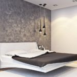 Luces colgantes sobre la cama