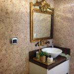 Espejo sobre el lavabo