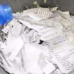 Llenar papel con agua