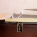 Ponemos en la superficie de la puerta