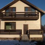Casa con terraza exterior.