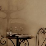 Vasos sobre la mesa