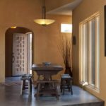 Lámpara sobre la mesa