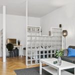 Partición entre el dormitorio y la sala de estar.