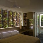 Dormitorio con plantas