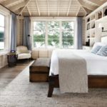 Estantes sobre la cama